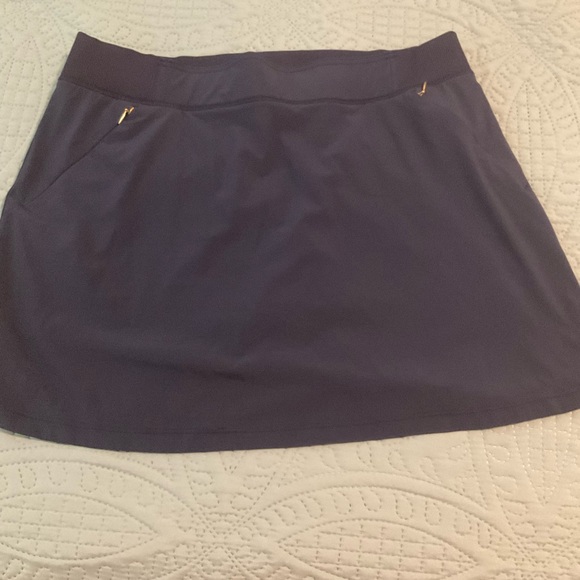 Lilly Pulitzer navy skort. - Picture 1 of 3